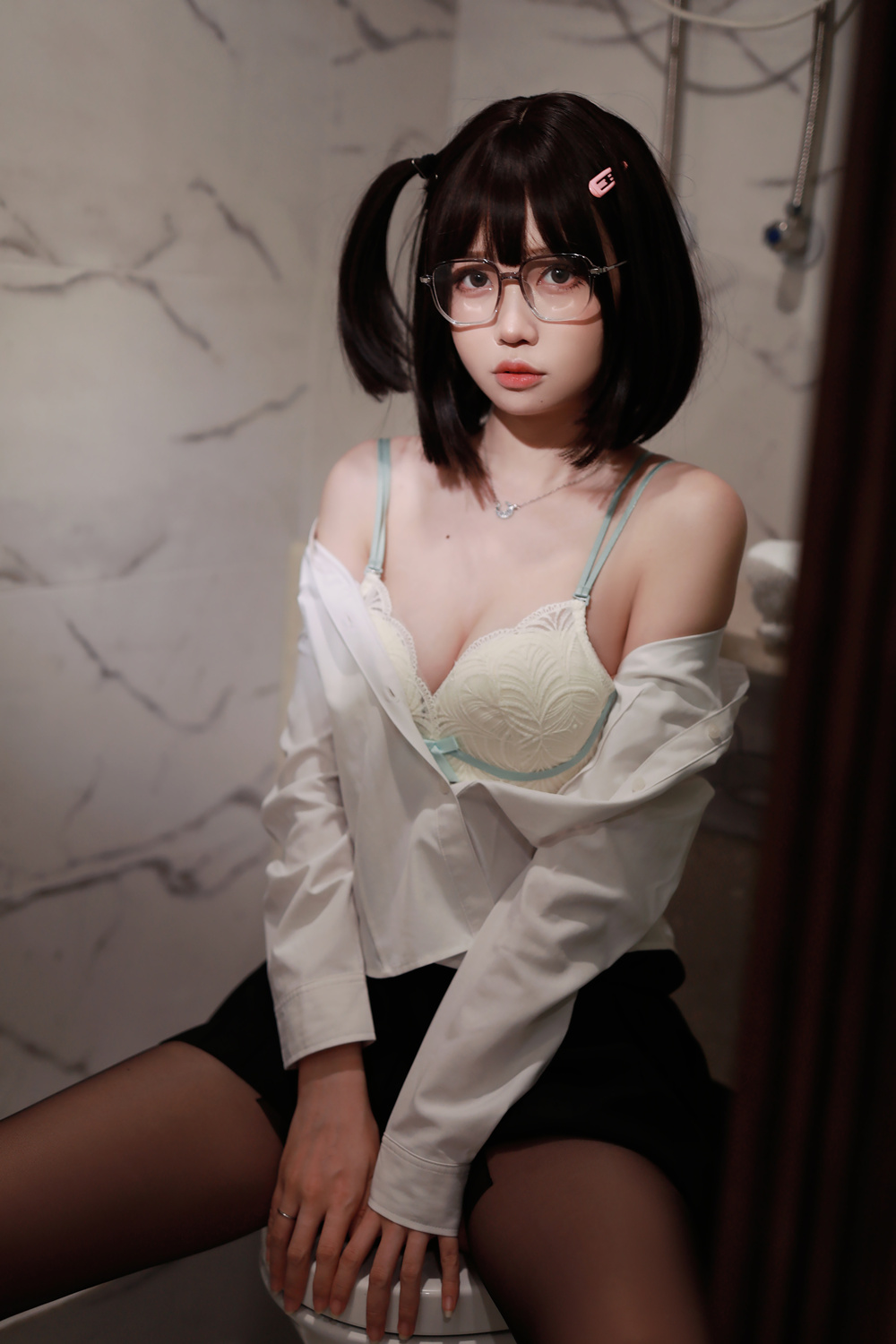 洛桑w伊梓-眼镜妹妹[32P30MB]-咪咪大车灯