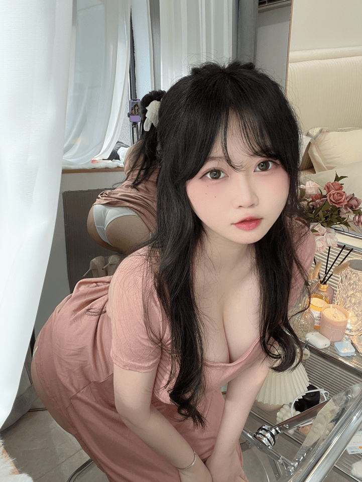 是依酱吖 丰满诱人写真作品套图合集[持续更新2026.05.07]-秀人网