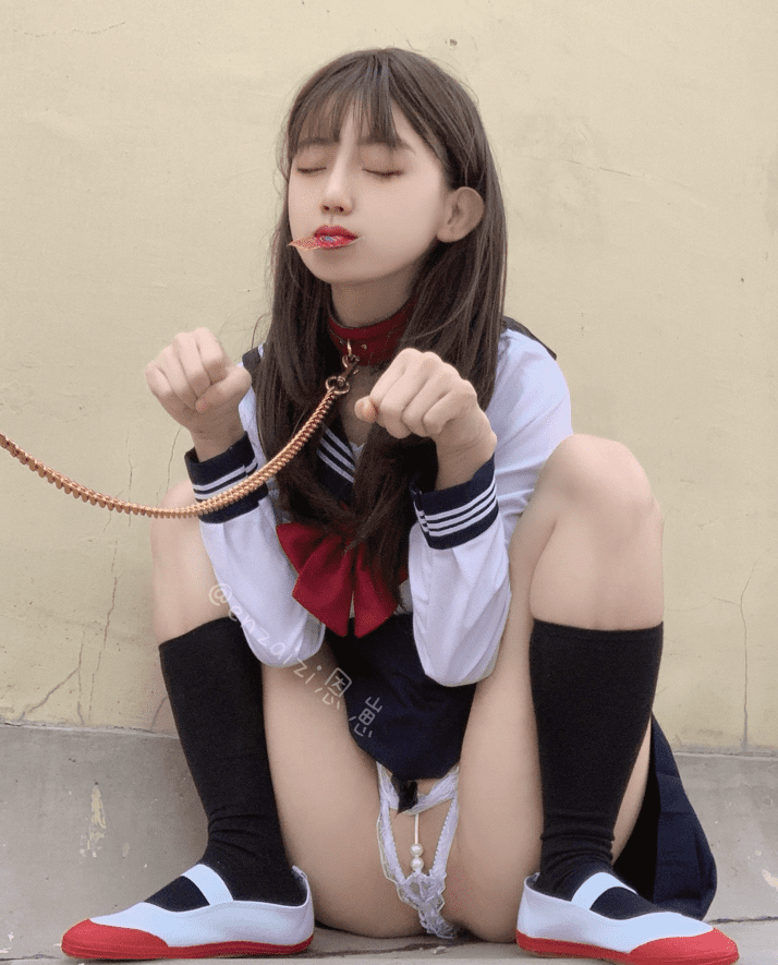 恩崽 – 天台水手服【298M】-秀人网
