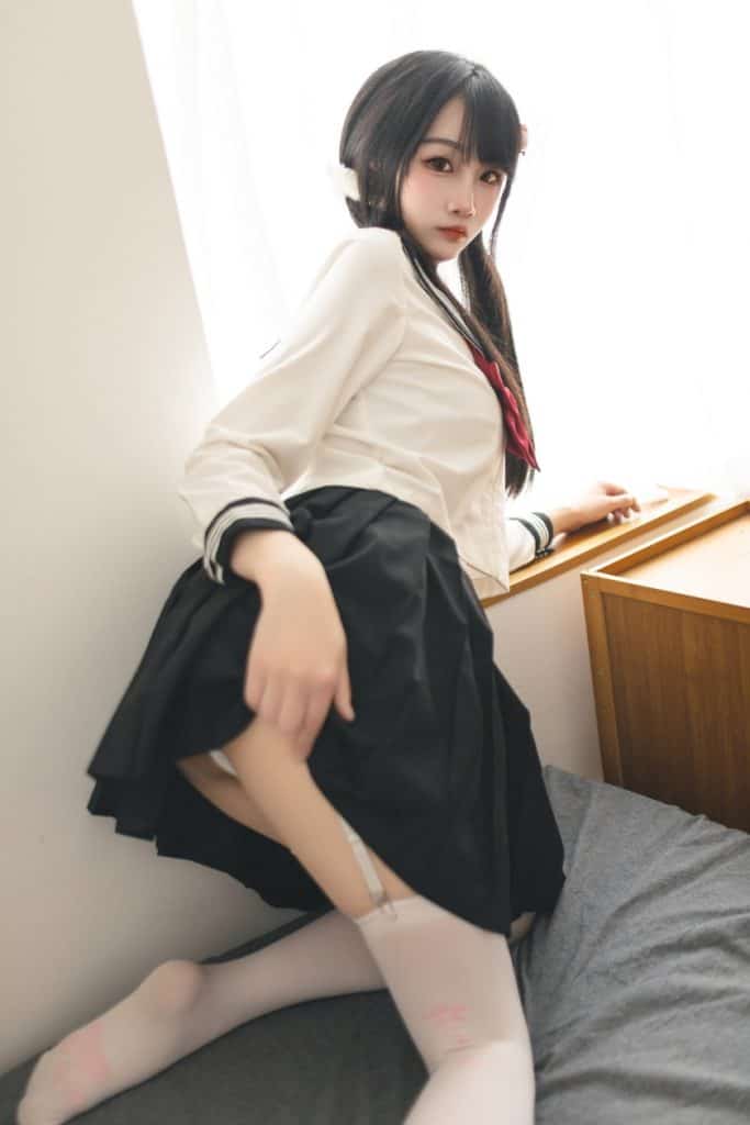 嗷呜酱 – 水手服【48P/41M】-秀人网