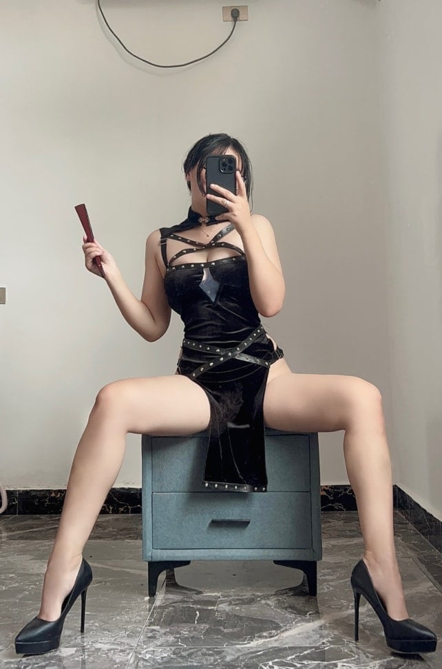 秋不吃鱼-劈叉旗袍【22P/29M】-秀人网