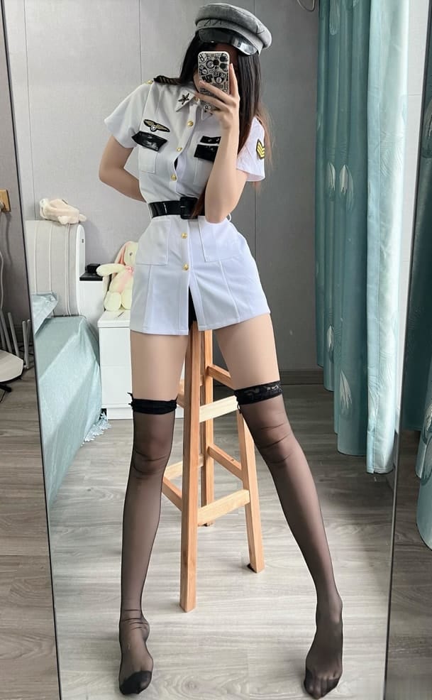 刘雅萌-御姐性感【32P/77M】-秀人网